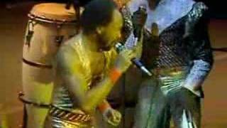 Earth Wind amp Fire 411  Sing a song [upl. by Amelina]